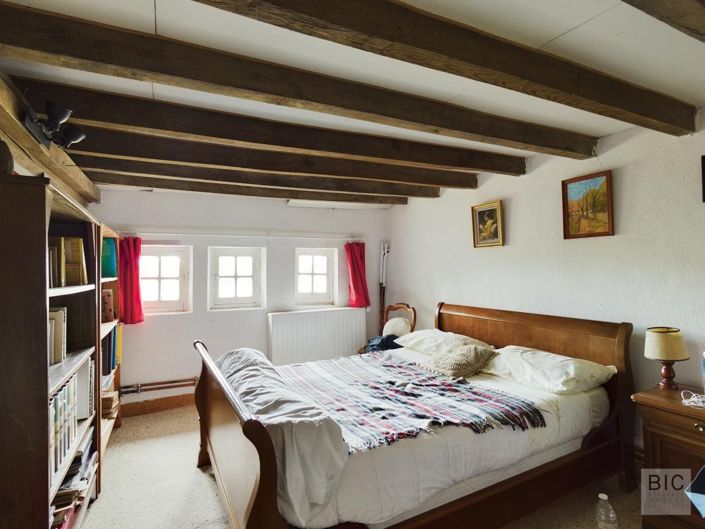 Image No.16-6 Bed House for sale