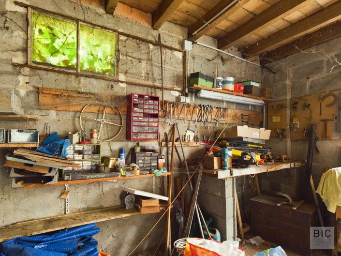 Image No.24-6 Bed House for sale