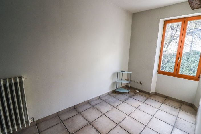 Image No.10-3 Bed House for sale