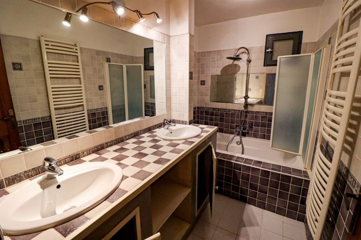 Image No.11-3 Bed House for sale