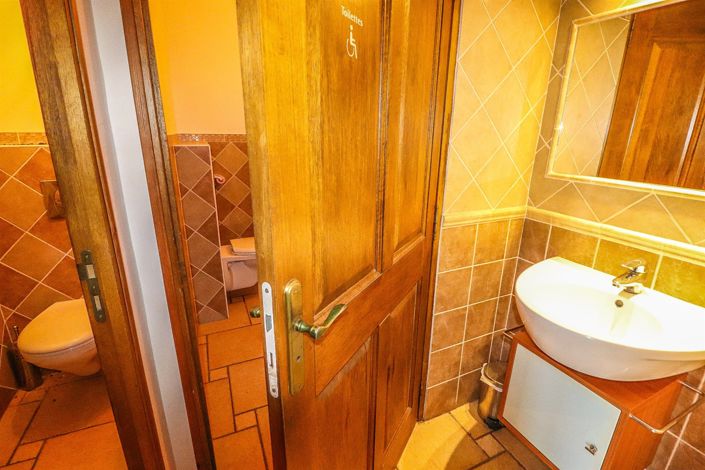 Image No.8-3 Bed House for sale