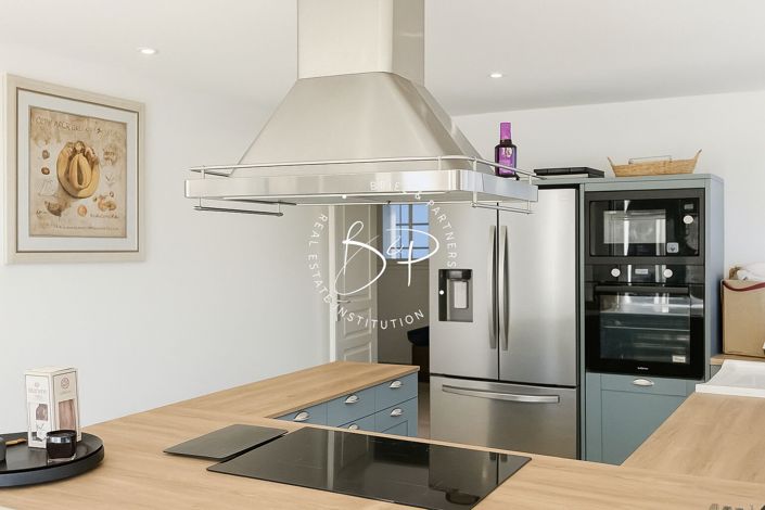 Image No.10-6 Bed House for sale