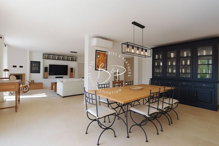 Image No.7-6 Bed House for sale