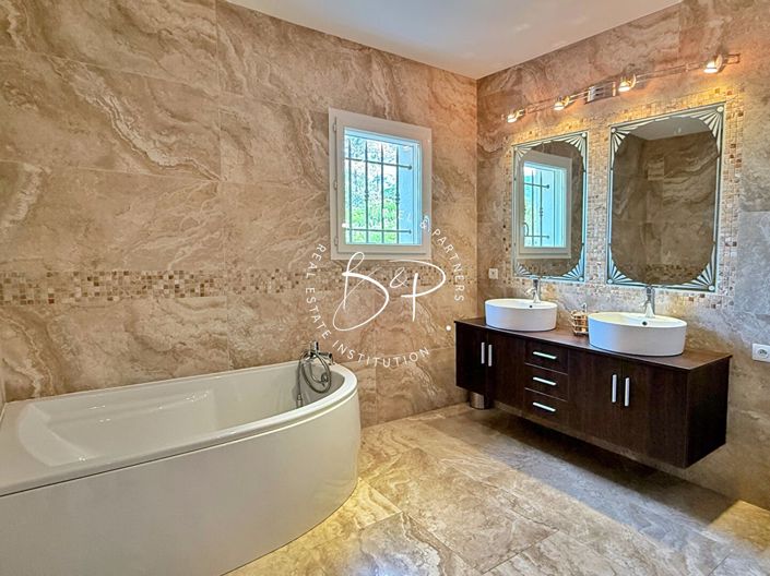 Image No.12-6 Bed House for sale