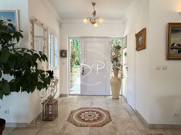 Image No.9-6 Bed House for sale