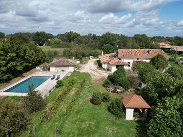 1 - L'Isle-Jourdain, House