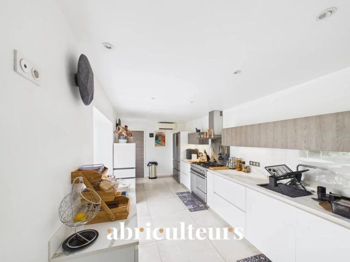 Image No.11-6 Bed House for sale