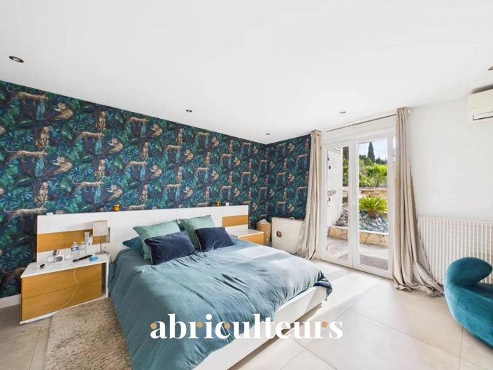 Image No.17-6 Bed House for sale