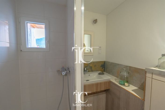 Image No.9-2 Bed House for sale