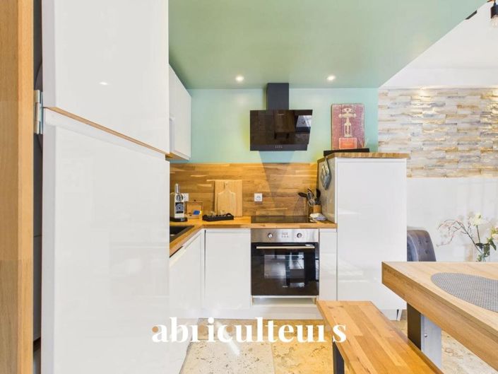 Image No.5-2 Bed House for sale