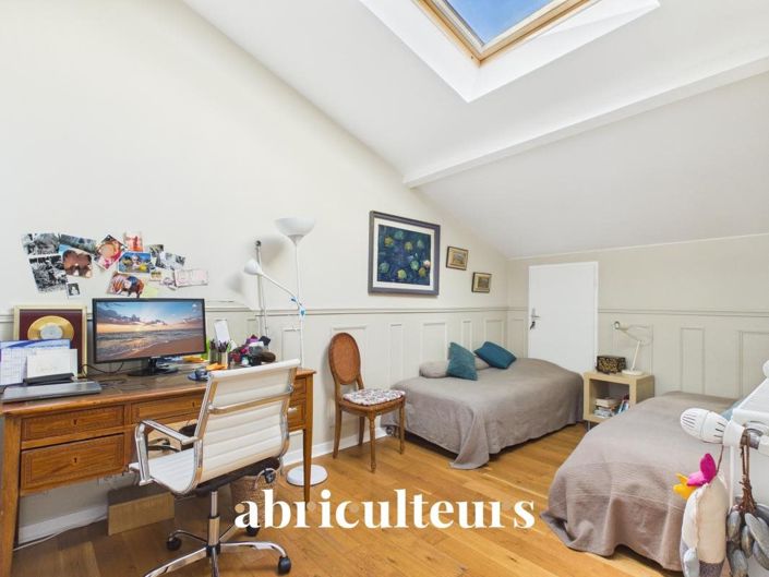 Image No.12-5 Bed House for sale