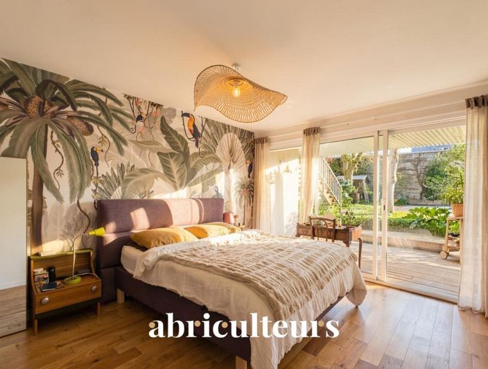 Image No.6-5 Bed House for sale