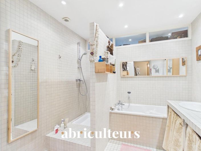 Image No.7-5 Bed House for sale