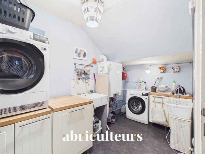 Image No.8-5 Bed House for sale