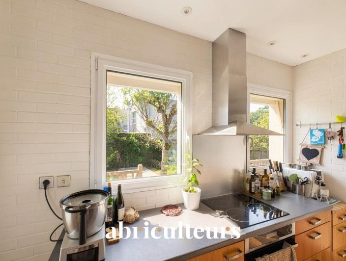 Image No.9-5 Bed House for sale