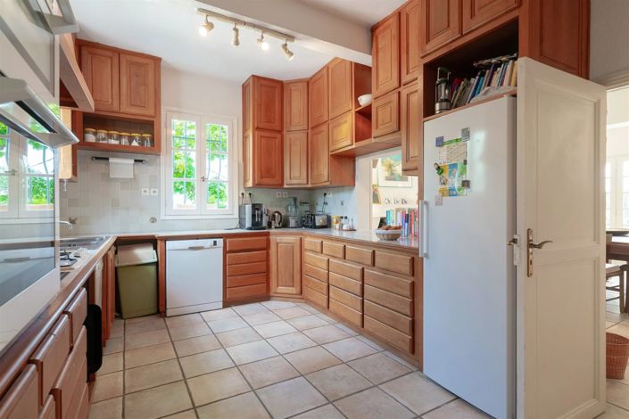 Image No.10-7 Bed House for sale