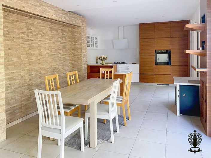 Image No.3-3 Bed House for sale