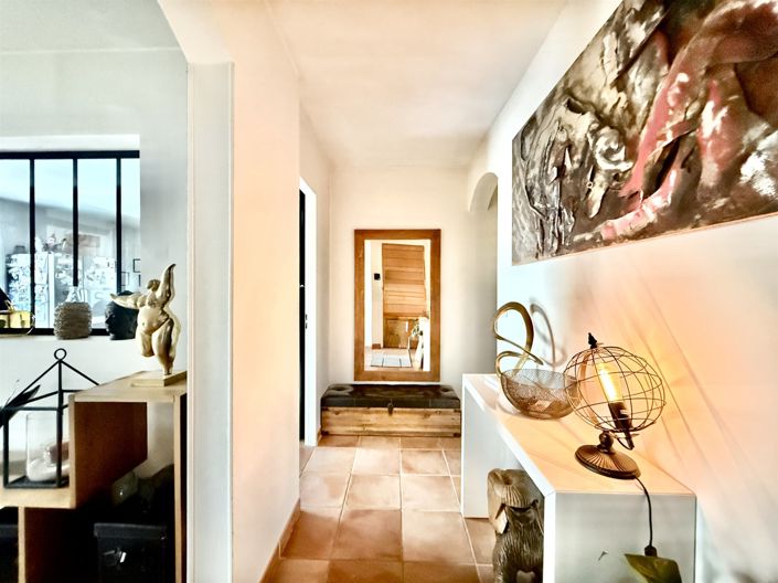 Image No.3-4 Bed House for sale