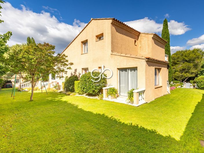 Image No.2-4 Bed House for sale