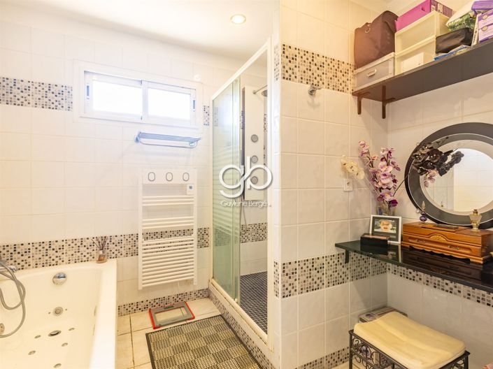 Image No.22-4 Bed House for sale