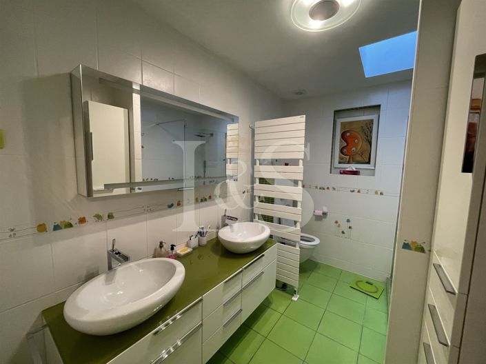 Image No.18-4 Bed House for sale