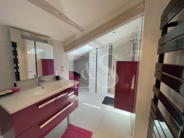 Image No.20-4 Bed House for sale