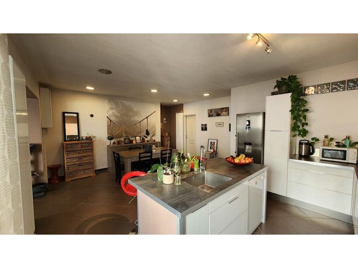 Image No.10-3 Bed House for sale