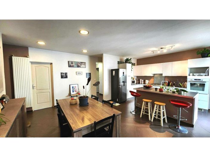 Image No.2-3 Bed House for sale