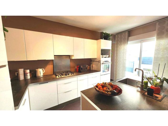 Image No.6-3 Bed House for sale