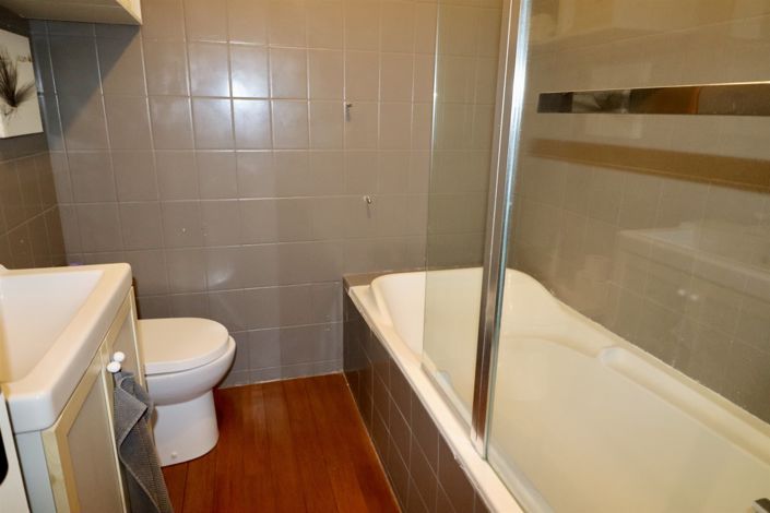 Image No.11-3 Bed House for sale