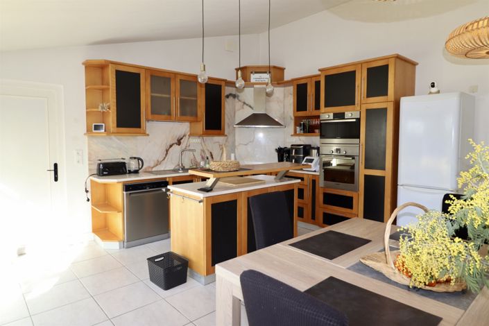 Image No.3-3 Bed House for sale