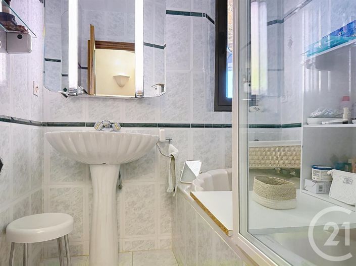 Image No.17-5 Bed House for sale