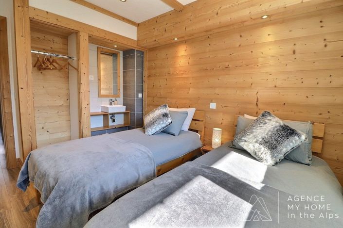 Image No.22-7 Bed House for sale