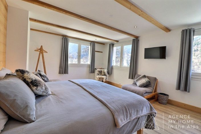 Image No.24-7 Bed House for sale