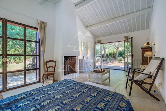 Image No.8-5 Bed House for sale