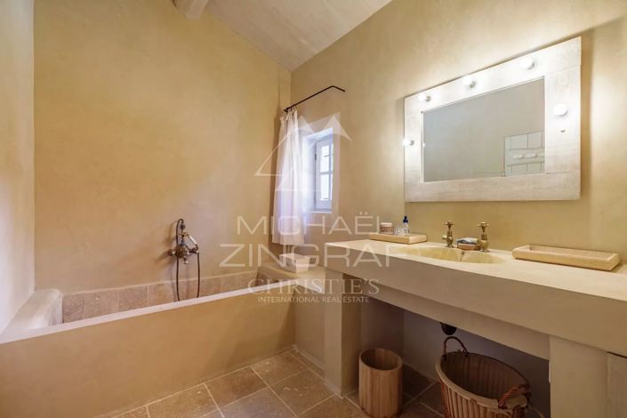 Image No.9-5 Bed House for sale