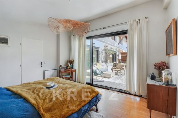 Image No.8-6 Bed House for sale