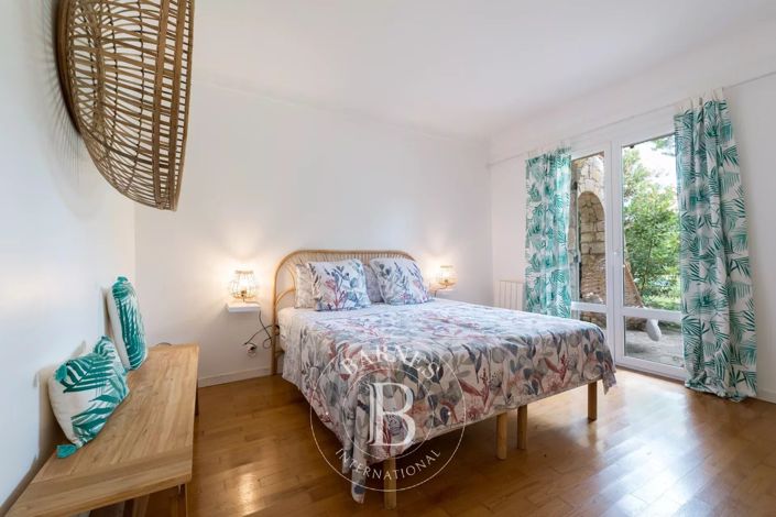 Image No.12-5 Bed House for sale