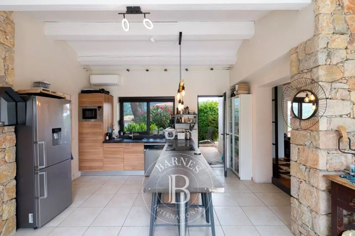 Image No.3-5 Bed House for sale