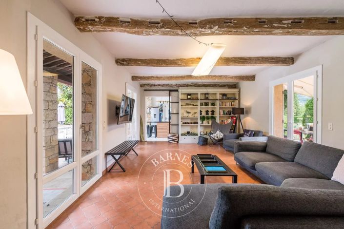 Image No.7-5 Bed House for sale