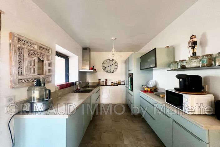 Image No.11-5 Bed House for sale