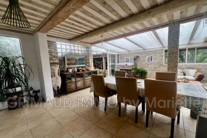 Image No.17-5 Bed House for sale