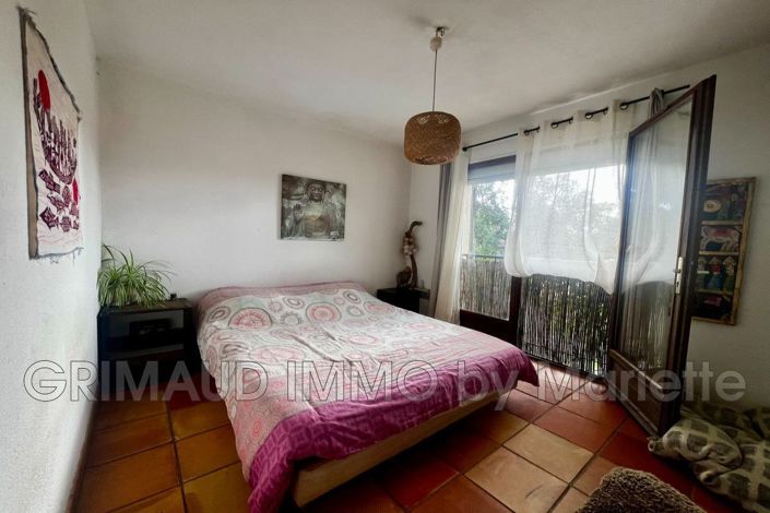 Image No.7-5 Bed House for sale