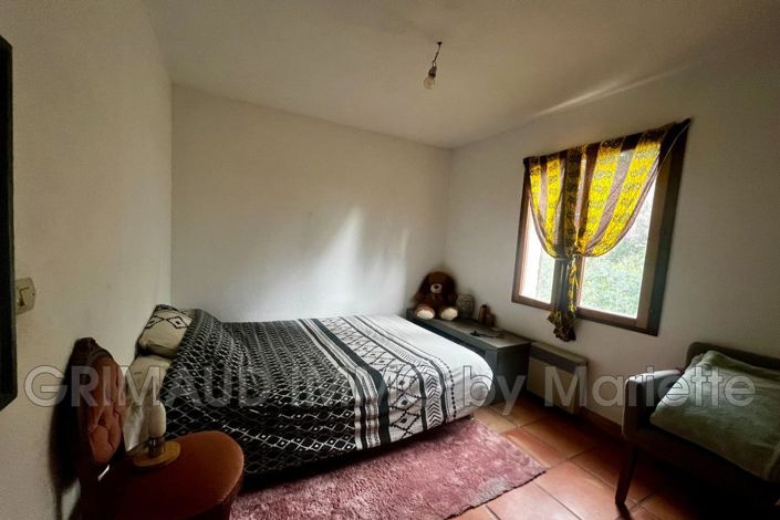 Image No.8-5 Bed House for sale