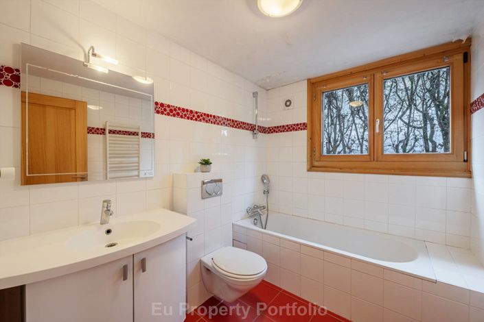 Image No.11-6 Bed House for sale