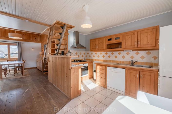 Image No.14-6 Bed House for sale