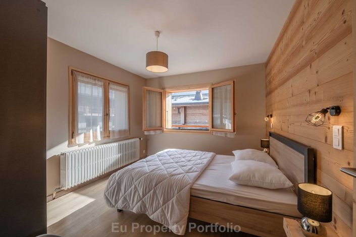 Image No.16-6 Bed House for sale