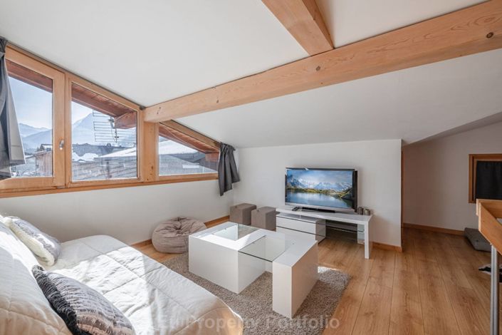 Image No.17-6 Bed House for sale