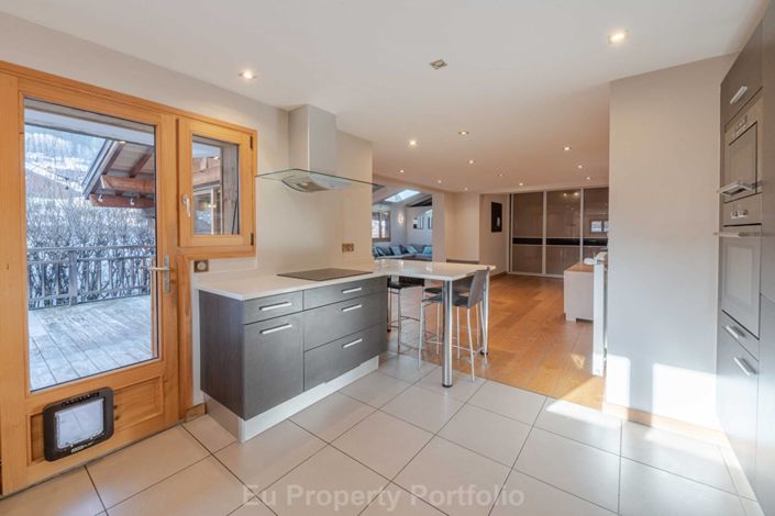 Image No.7-6 Bed House for sale