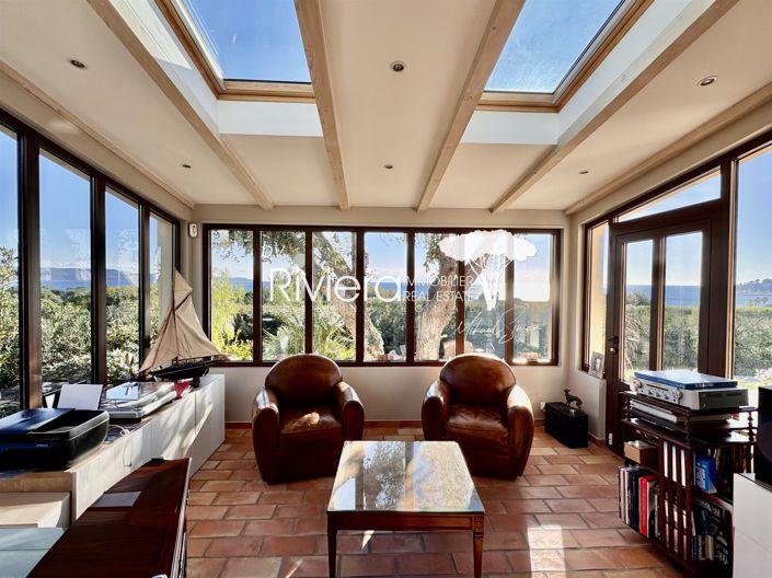 Image No.21-4 Bed House for sale